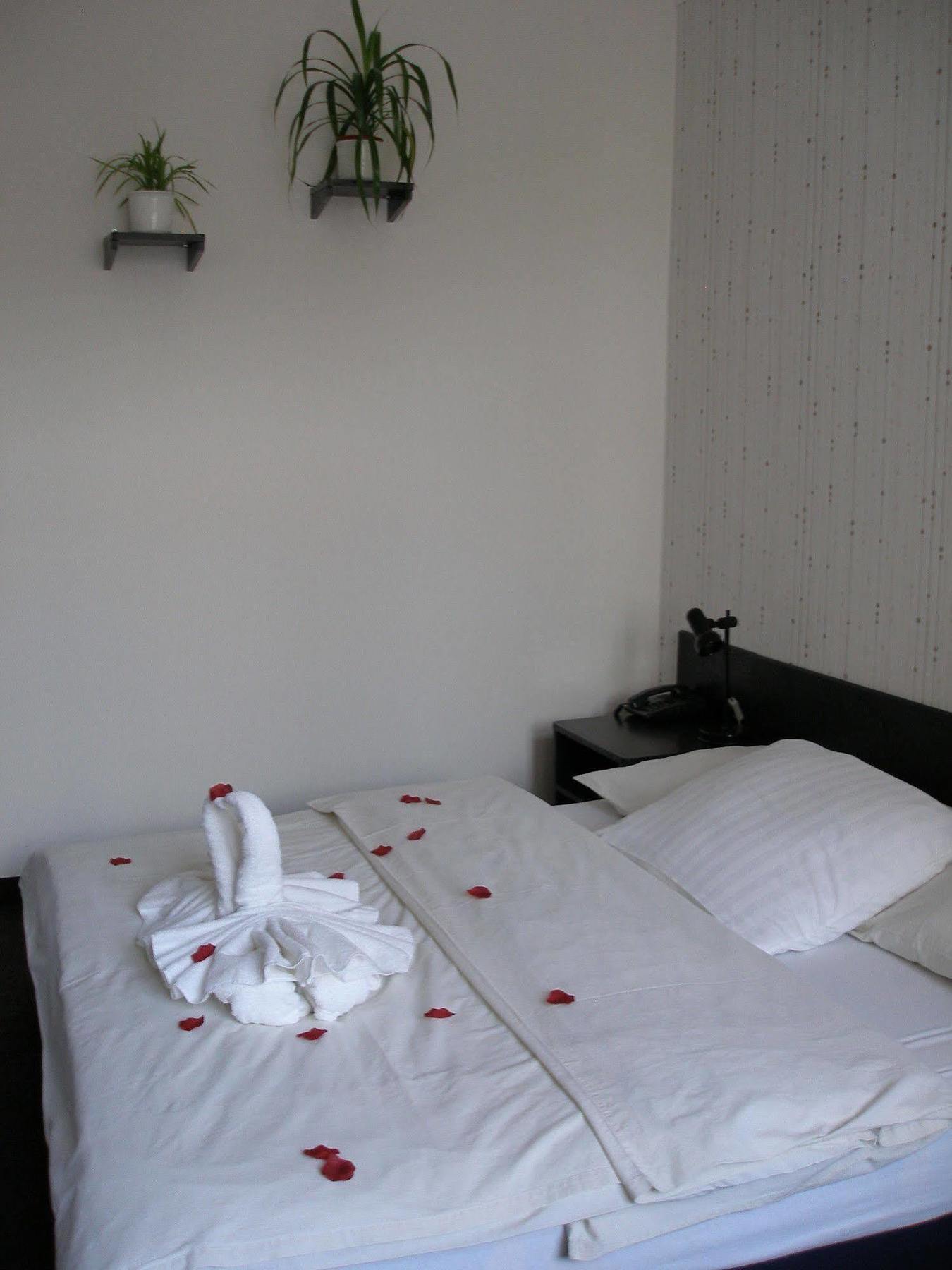 Hotel Pyramida Brno Extérieur photo