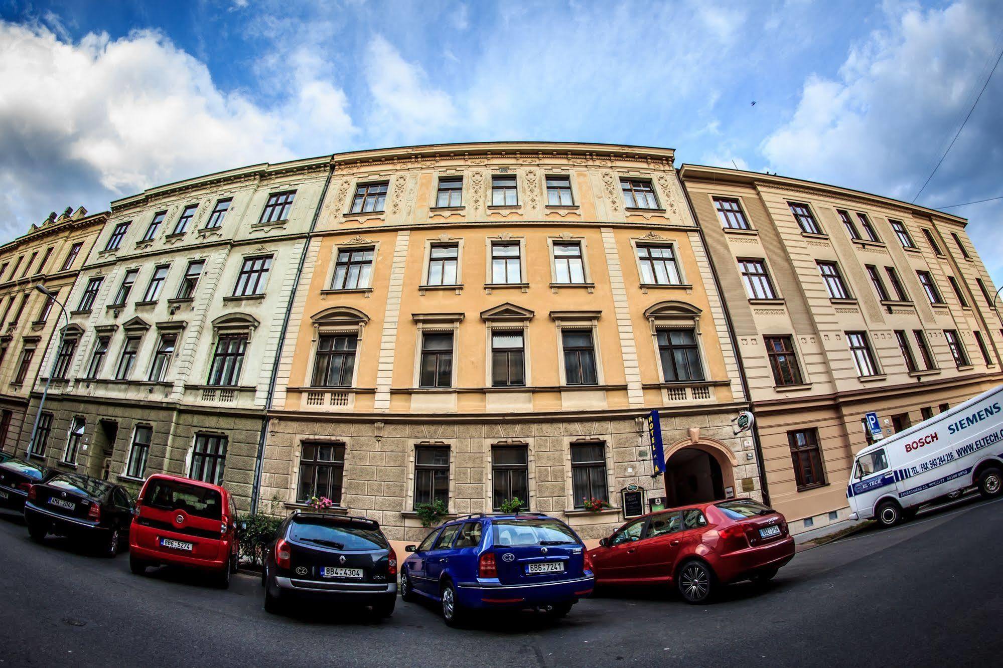Hotel Pyramida Brno Extérieur photo