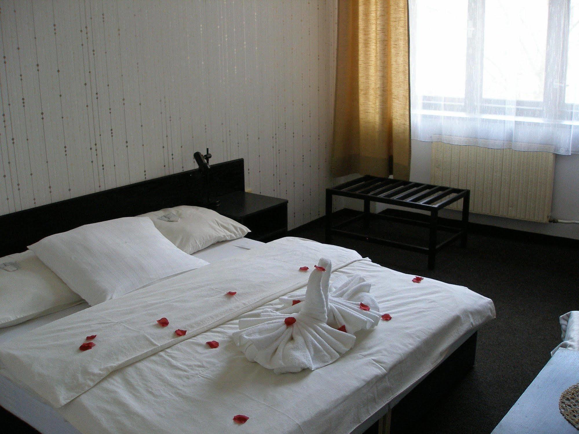 Hotel Pyramida Brno Extérieur photo