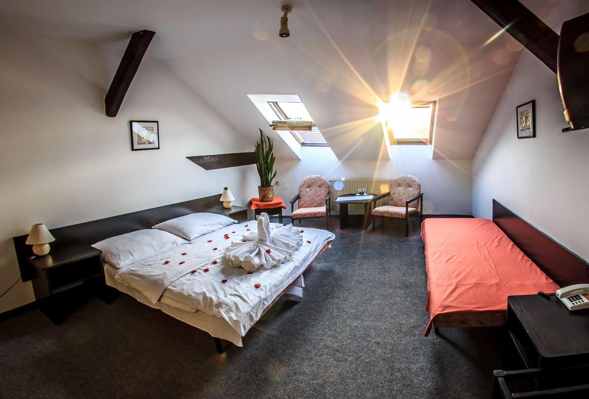 Hotel Pyramida Brno Extérieur photo